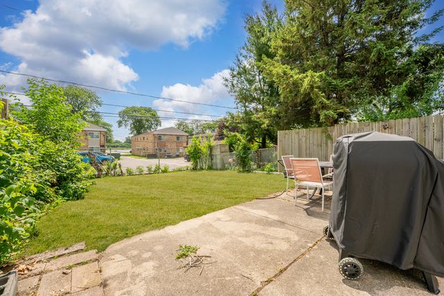 381 N 4th Avenue B, Des Plaines, IL 60016