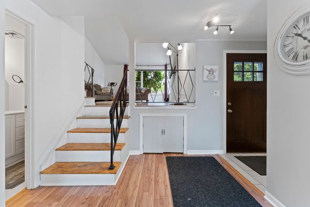 381 N 4th Avenue B, Des Plaines, IL 60016