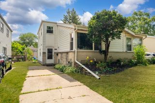 381 N 4th Avenue B, Des Plaines, IL 60016