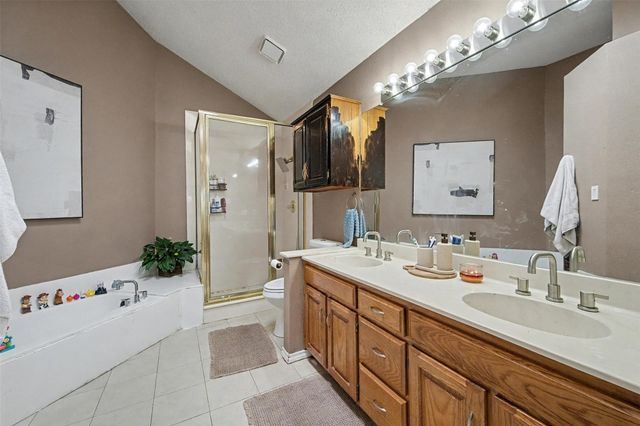 1148 Meadows Drive, Grand Prairie, TX 75052