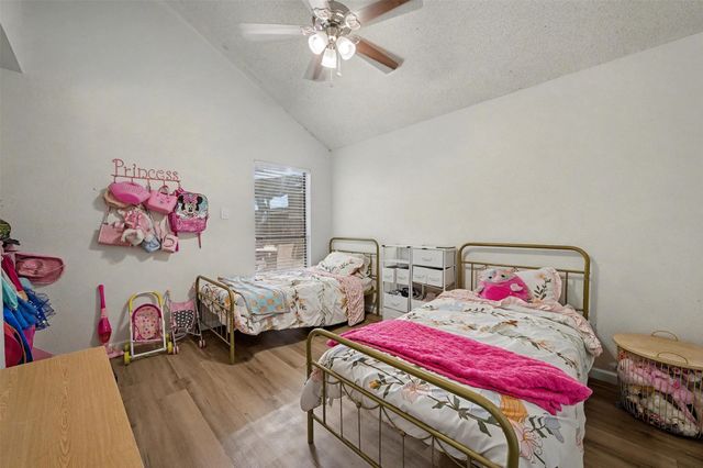 1148 Meadows Drive, Grand Prairie, TX 75052