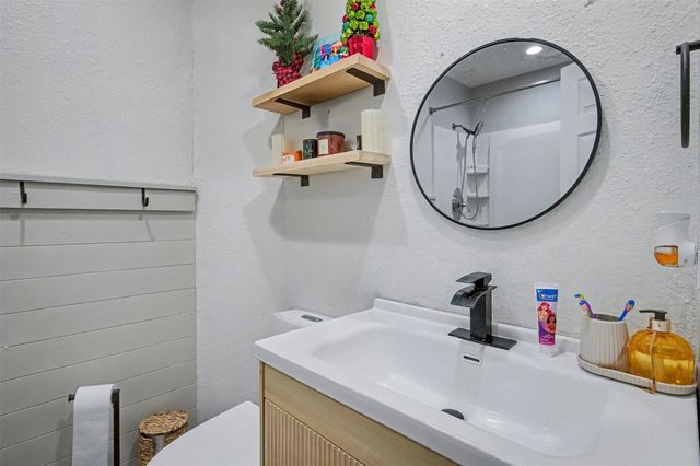 1148 Meadows Drive, Grand Prairie, TX 75052