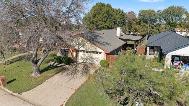 1148 Meadows Drive, Grand Prairie, TX 75052