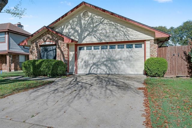 1148 Meadows Drive, Grand Prairie, TX 75052