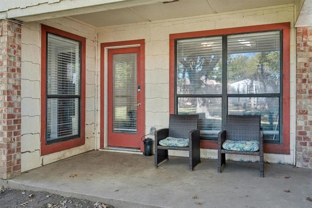 1148 Meadows Drive, Grand Prairie, TX 75052