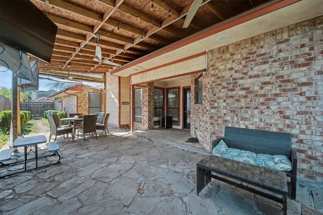 1148 Meadows Drive, Grand Prairie, TX 75052