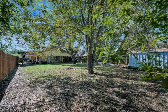 1148 Meadows Drive, Grand Prairie, TX 75052