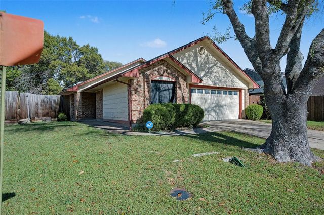 1148 Meadows Drive, Grand Prairie, TX 75052