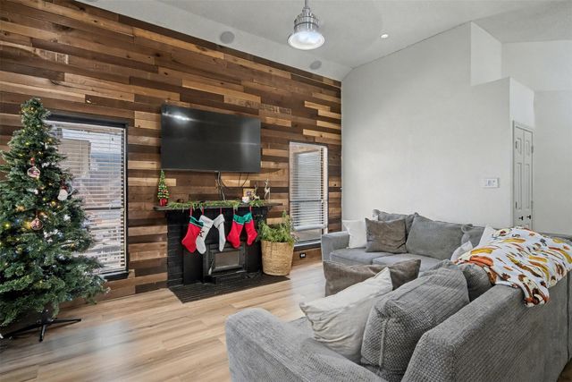 1148 Meadows Drive, Grand Prairie, TX 75052