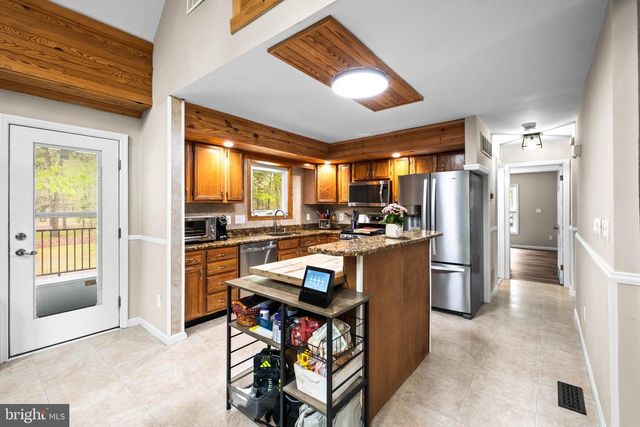5 CARTER DR, Southampton, NJ 08088