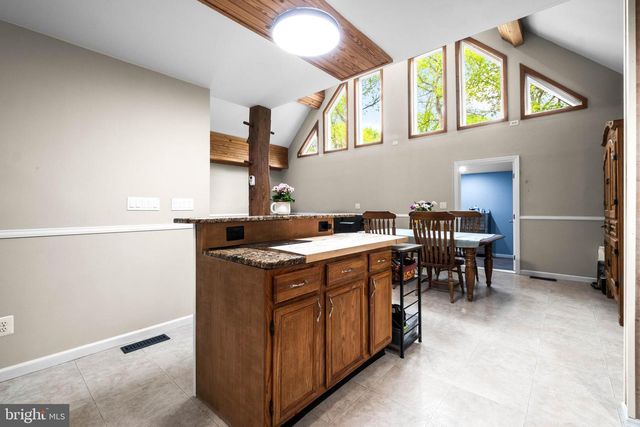 5 CARTER DR, Southampton, NJ 08088