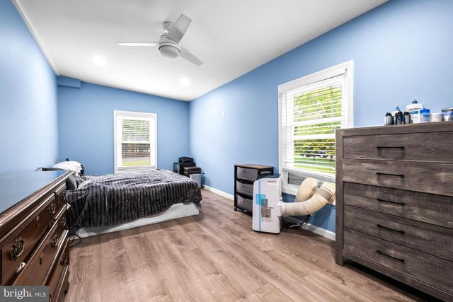 5 CARTER DR, Southampton, NJ 08088