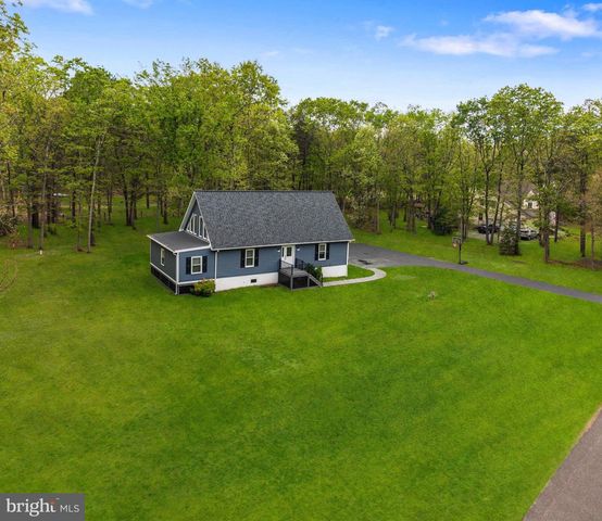 5 CARTER DR, Southampton, NJ 08088