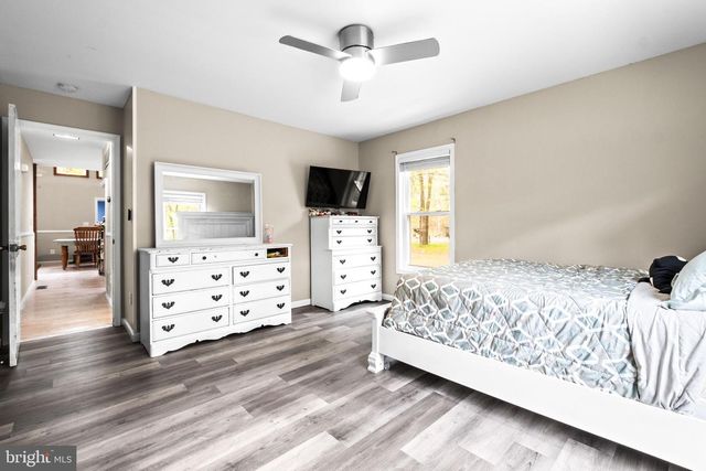 5 CARTER DR, Southampton, NJ 08088