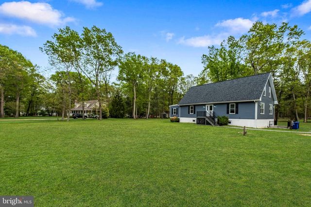 5 CARTER DR, Southampton, NJ 08088