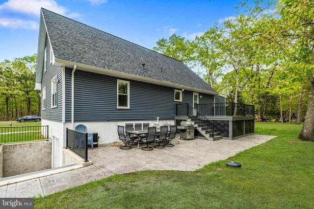 5 CARTER DR, Southampton, NJ 08088