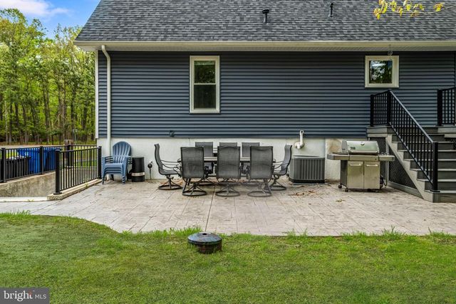 5 CARTER DR, Southampton, NJ 08088