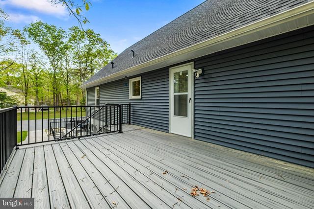 5 CARTER DR, Southampton, NJ 08088