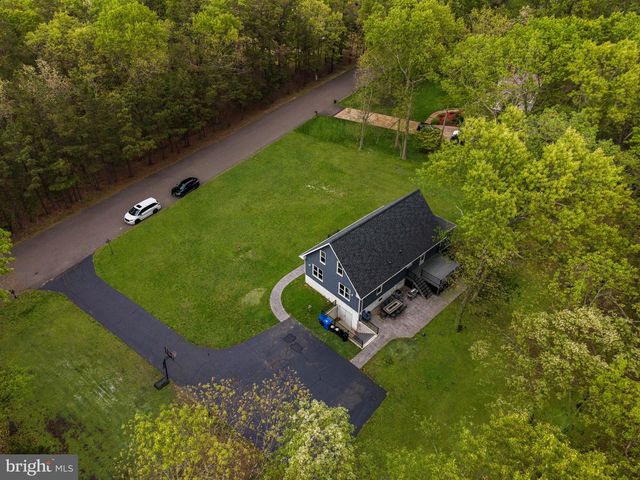 5 CARTER DR, Southampton, NJ 08088