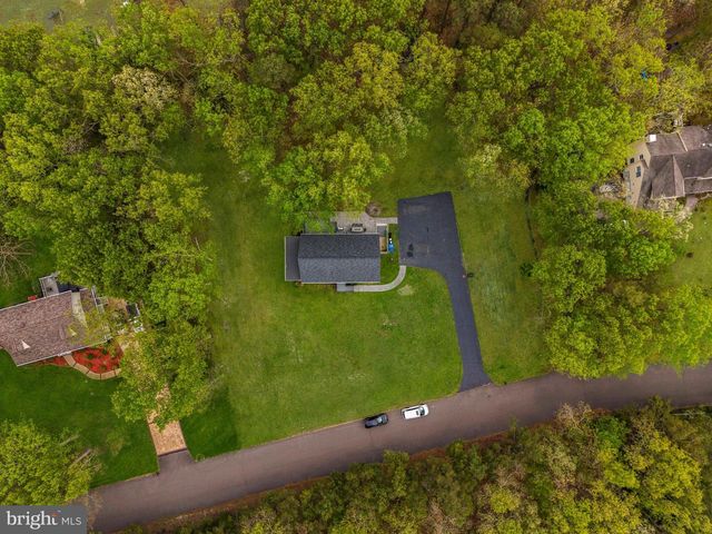 5 CARTER DR, Southampton, NJ 08088