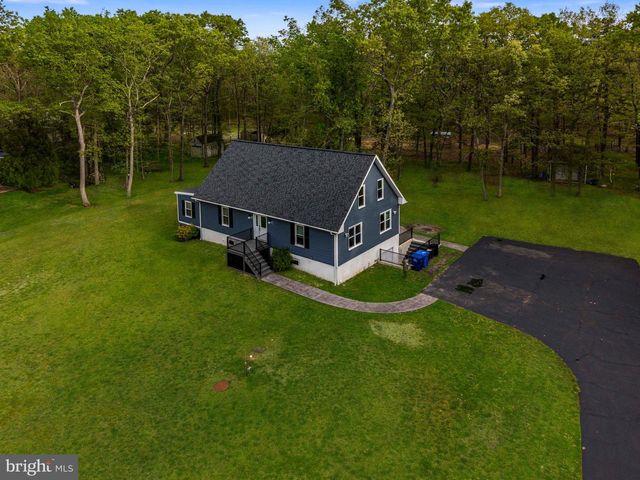 5 CARTER DR, Southampton, NJ 08088