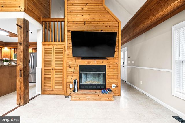 5 CARTER DR, Southampton, NJ 08088