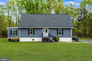 5 CARTER DR, Southampton, NJ 08088