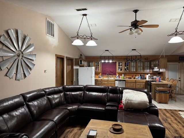 17195 C R 1263, Flint, TX 75762