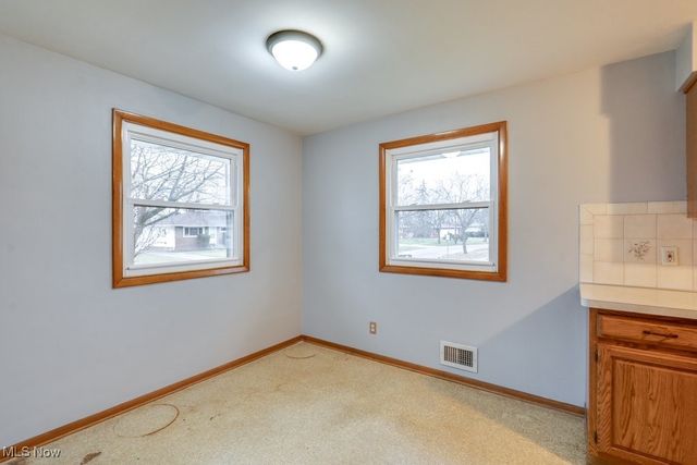 33 Meadowgate Boulevard, Bedford, OH 44146