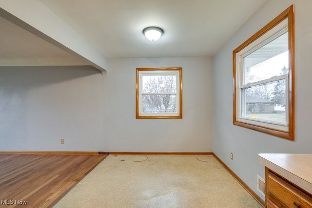 33 Meadowgate Boulevard, Bedford, OH 44146