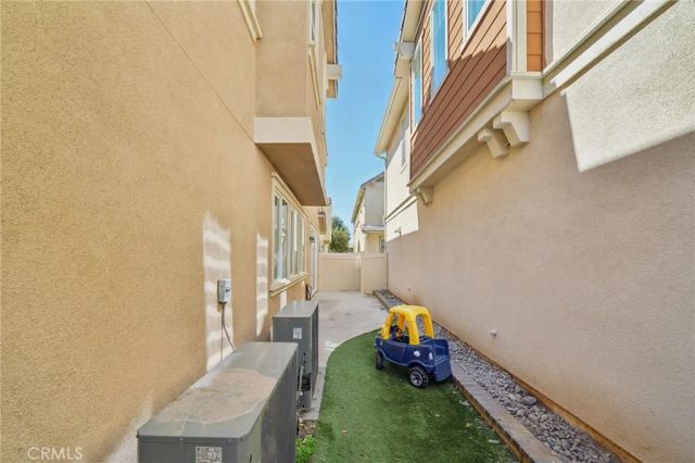 618 S Brampton Lane, Rialto, CA 92376