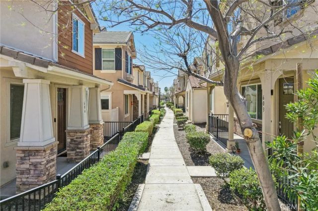 618 S Brampton Lane, Rialto, CA 92376
