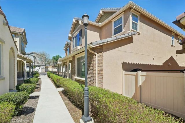 618 S Brampton Lane, Rialto, CA 92376