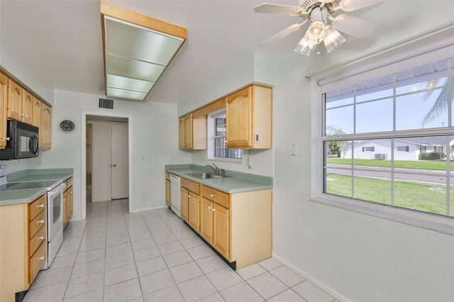 1502 DESERT HILLS DRIVE, Sun City Center, FL 33573