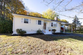 4 Linda Ln, Franklin, MA 02038