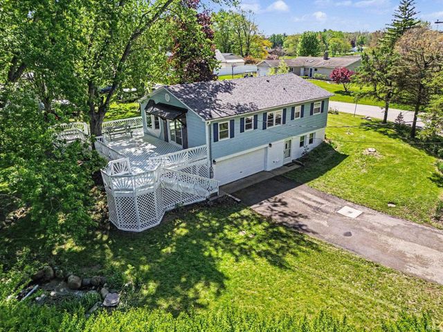 10787 N D Drive, Kendallville, IN 46755
