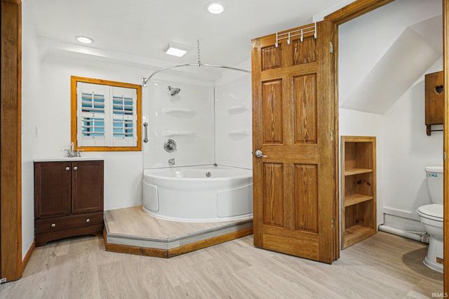10787 N D Drive, Kendallville, IN 46755