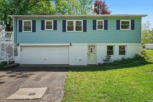 10787 N D Drive, Kendallville, IN 46755