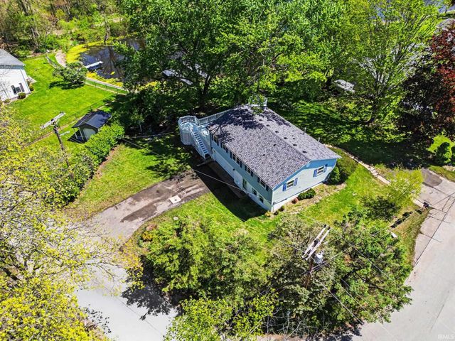 10787 N D Drive, Kendallville, IN 46755