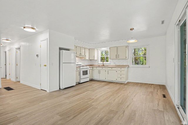 10787 N D Drive, Kendallville, IN 46755