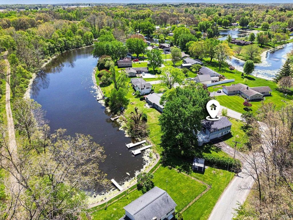 10787 N D Drive, Kendallville, IN 46755