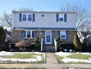 965 N 3rd Street, New Hyde Park, NY 11040