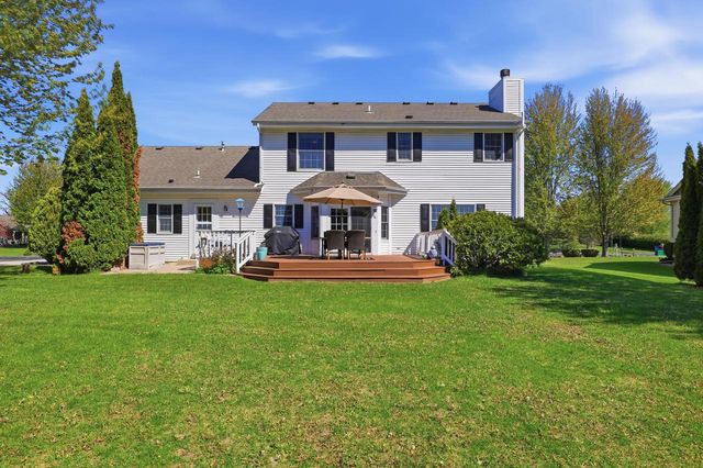 6852 Bellvue COURT, West Bend, WI 53090