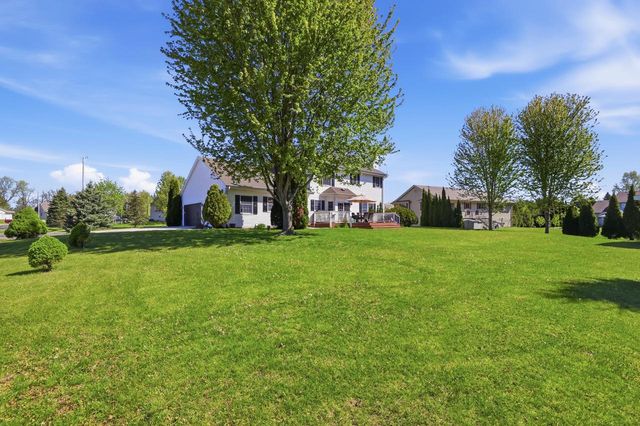 6852 Bellvue COURT, West Bend, WI 53090