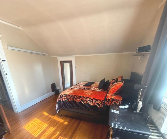 16 Holbrook Court, Ansonia, CT 06401