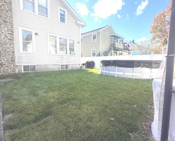 16 Holbrook Court, Ansonia, CT 06401