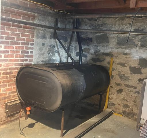 16 Holbrook Court, Ansonia, CT 06401