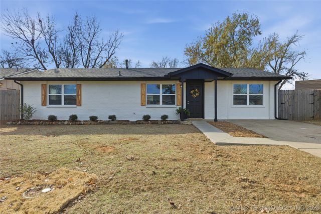 704 E E Avenue, Jenks, OK 74037