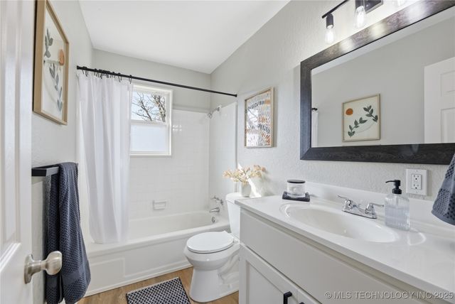 704 E E Avenue, Jenks, OK 74037