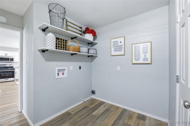 704 E E Avenue, Jenks, OK 74037